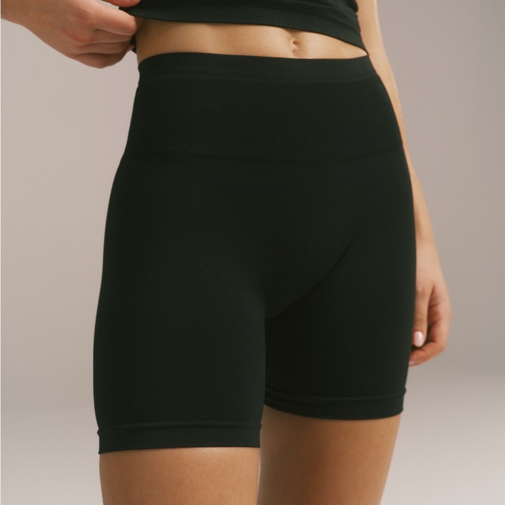 ADANOLA Seamless Crop Shorts - Black Size S